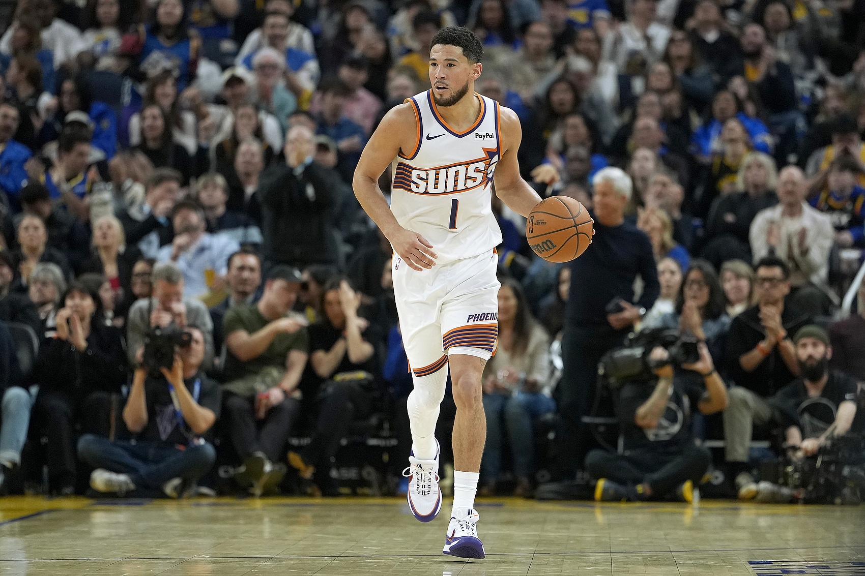 kaiyun-杜兰特：对布克的防守压迫做得很好 最终是我们完成了制胜一击