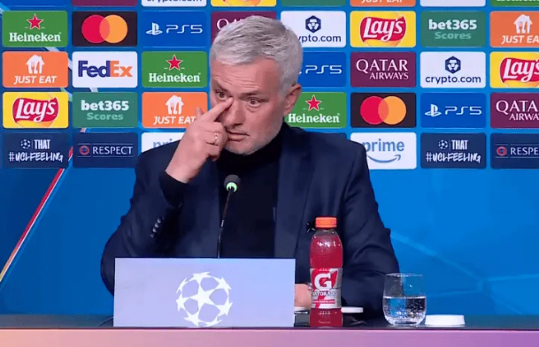 开云体育官网-不装了，穆帅突爆争议发言！本菲卡很意外，球迷：又开始甩锅了|何塞·穆里尼奥|本菲卡足球俱乐部|穆里尼奥|尤文图斯|国际米兰_新浪体育_新浪新闻