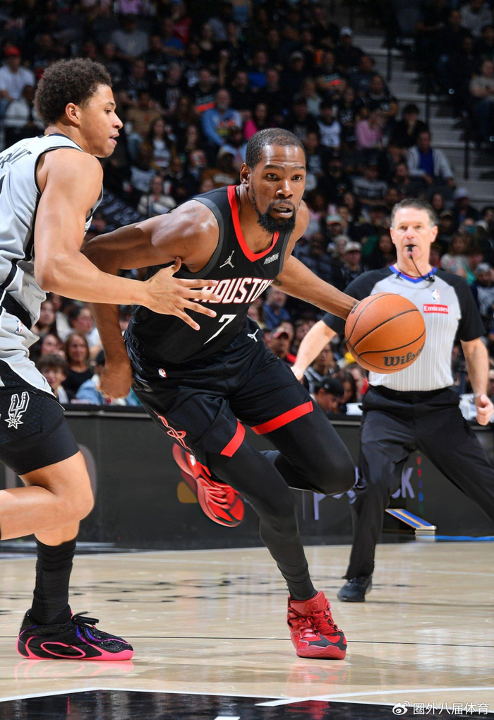开云体育官网-火箭惨遭马刺狂虐！杜兰特阿门合砍46分 过去6战吞3败跌西部第四|凯文·杜兰特|圣安东尼奥马刺队|休斯敦火箭队|NBA常规赛|nba_新浪体育_新浪新闻