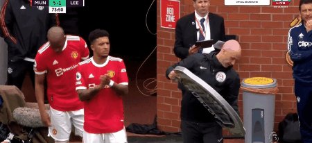 1628946191352064116.gif man lee 11.gif