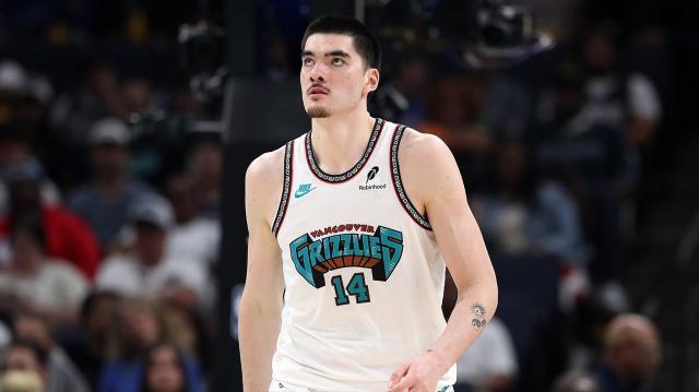 开云-姚明曾有类似伤病！华裔中锋伊迪再次接受脚踝手术