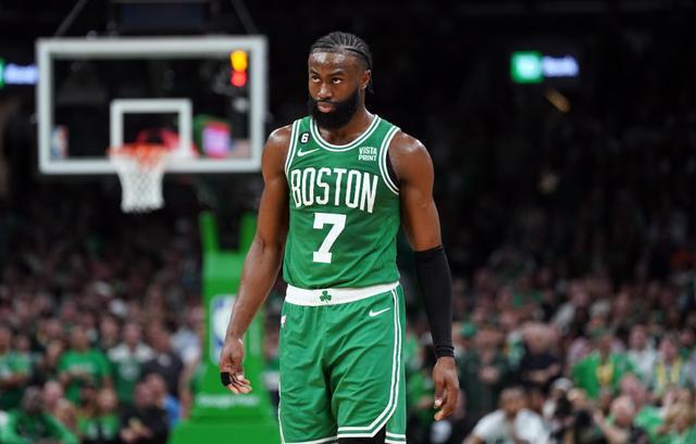 开云官网-布朗是绿军领袖 他的地位是不是已超越塔图姆了？