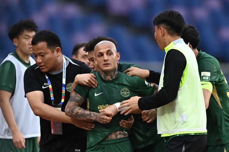 一下薅没50万！米特里策拽头发被中足联罚款4万，浙江内部罚48万